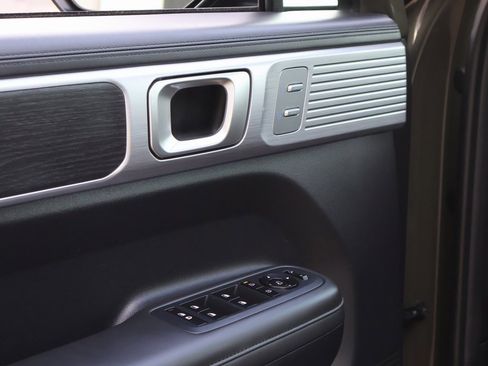 Used 2024 Hyundai Santa Fe Limited image 24