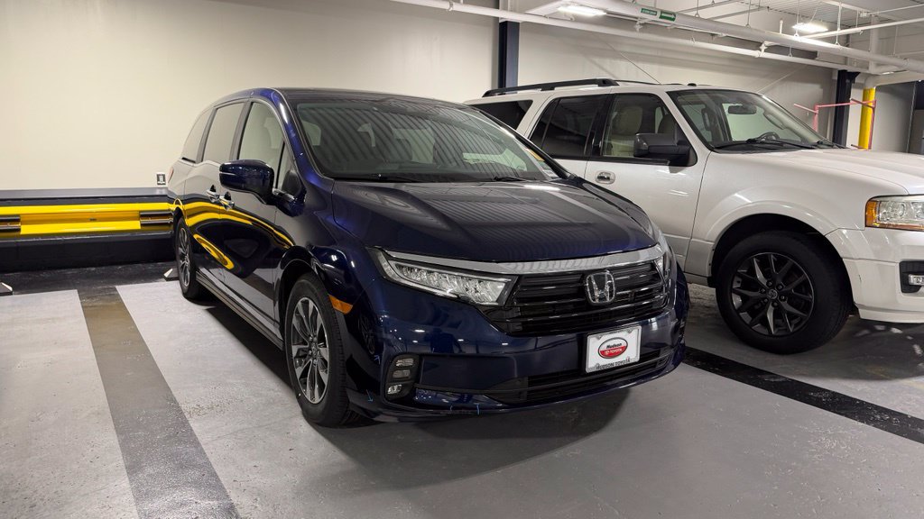 Used 2023 Honda Odyssey EX-L image 3