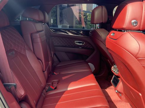 Used 2022 Bentley Bentayga AWD/4WD image 8
