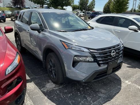 Used 2026 Nissan Rogue SV FWD image 4