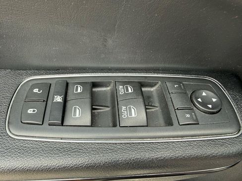 Used 2016 Chrysler 300 S RWD image 45