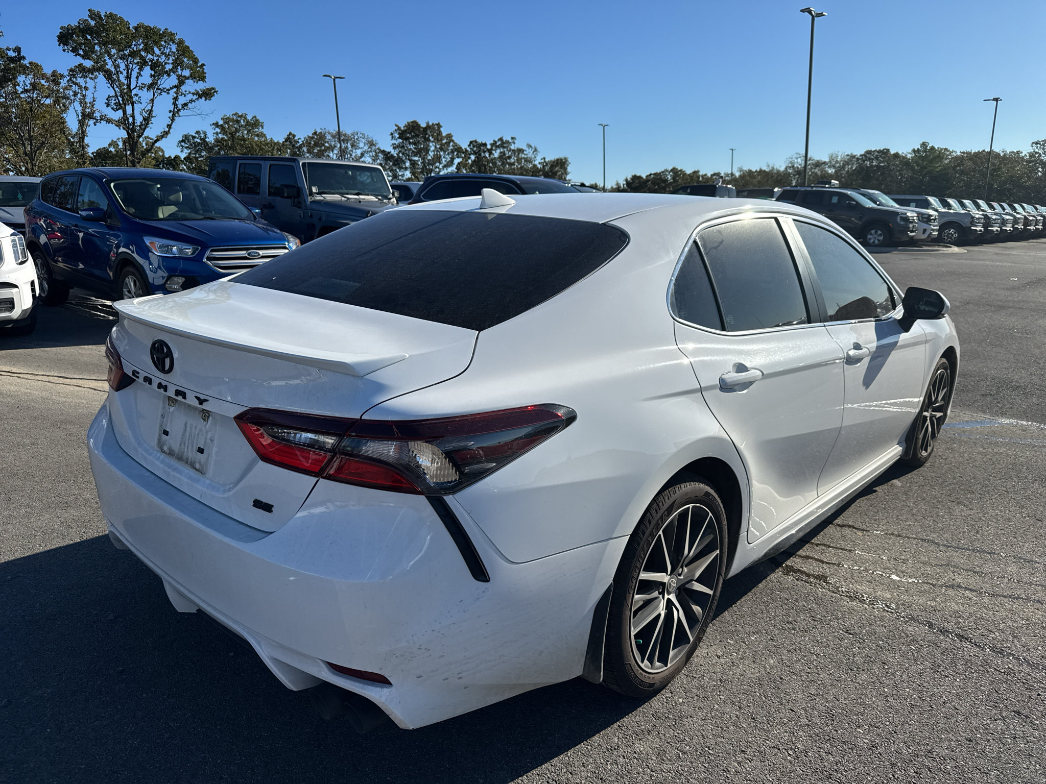 Used 2023 Toyota Camry SE w/ Convenience Package FWD image 5