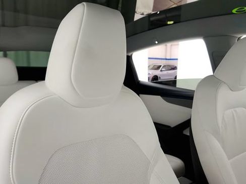 Used 2026 Tesla Model Y AWD image 31