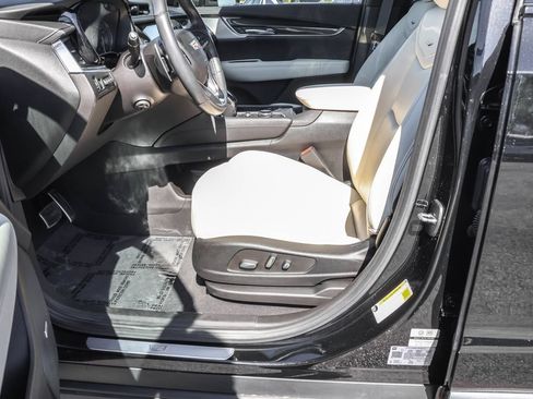 Used 2023 Cadillac XT6 Sport w/ Technology Package AWD/4WD image 19