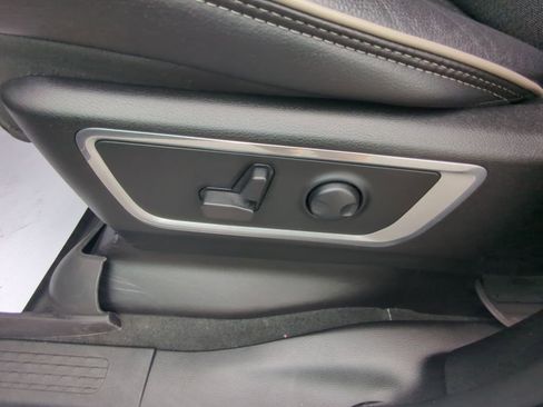 Used 2023 RAM 1500 Laramie AWD/4WD image 12