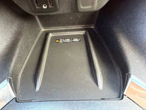 Used 2023 Chevrolet Traverse LT FWD image 28