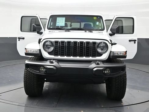 Used 2025 Jeep Gladiator Sport AWD/4WD image 34