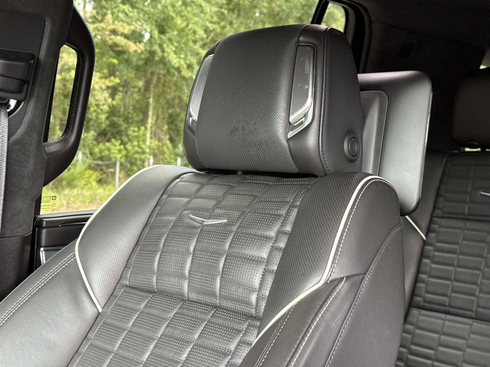 Used 2023 Cadillac Escalade Premium Luxury Platinum AWD/4WD image 24