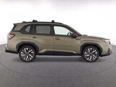 Used 2025 Subaru Forester Touring AWD/4WD image 2