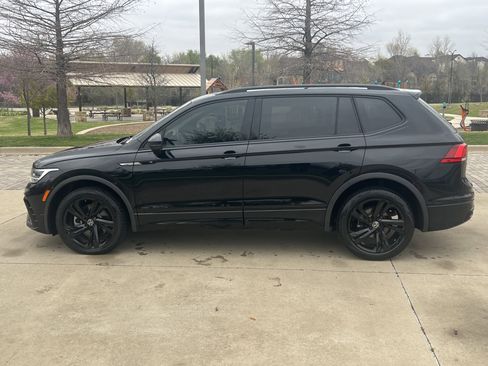 Certified 2023 Volkswagen Tiguan SE R-Line image 7