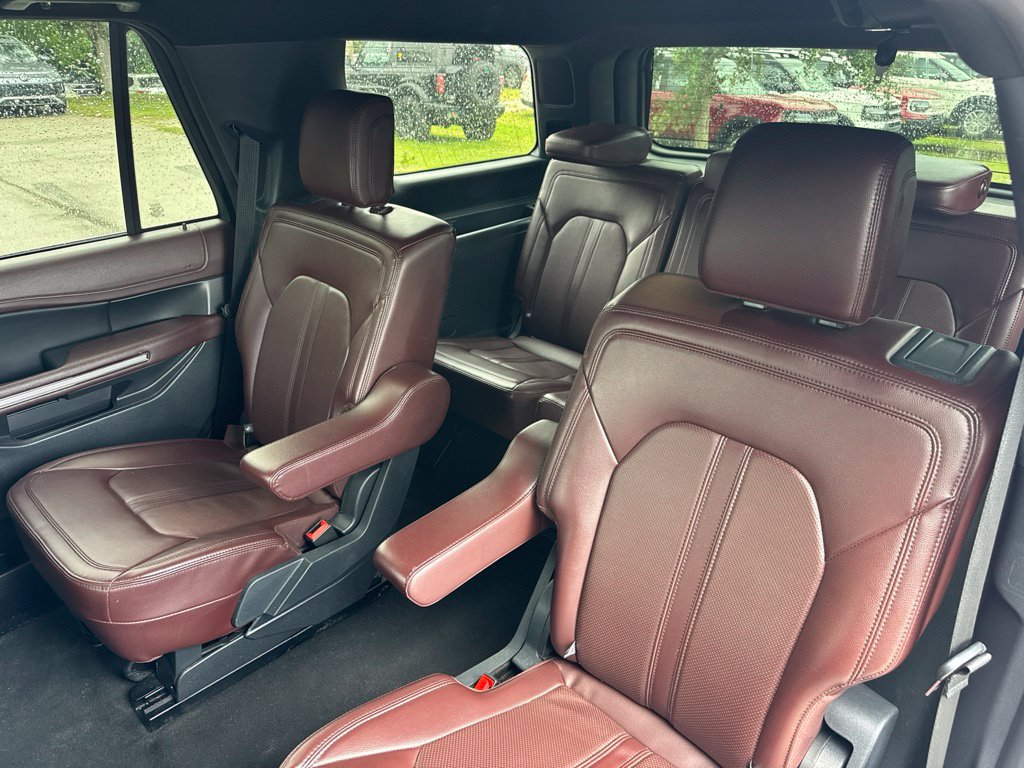 Used 2024 Ford Expedition Limited RWD image 11