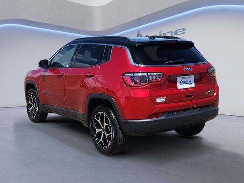 Used 2025 Jeep Compass Limited AWD/4WD image 3