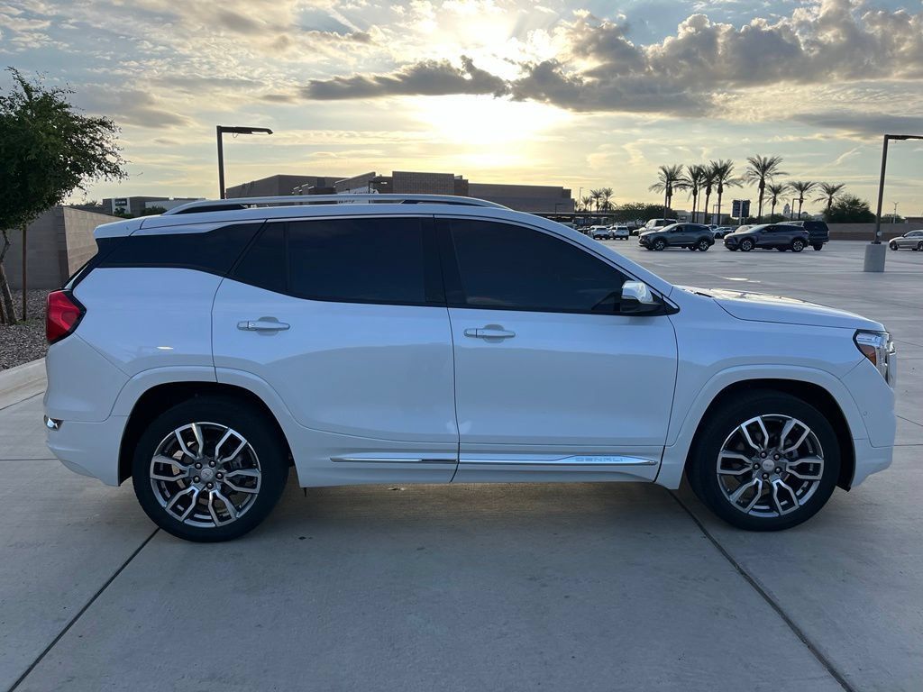 Used 2024 GMC Terrain Denali w/ Denali Premium Package AWD/4WD image 6