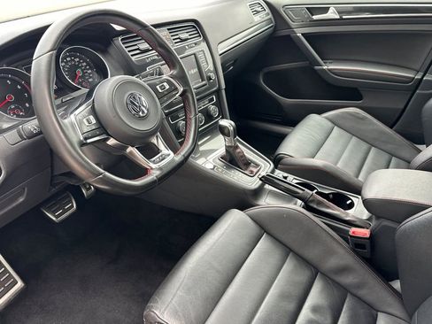 Used 2017 Volkswagen GTI SE FWD image 10