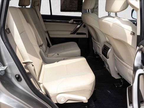 Used 2021 Lexus GX 460 Premium w/ Accessory Package AWD/4WD image 24