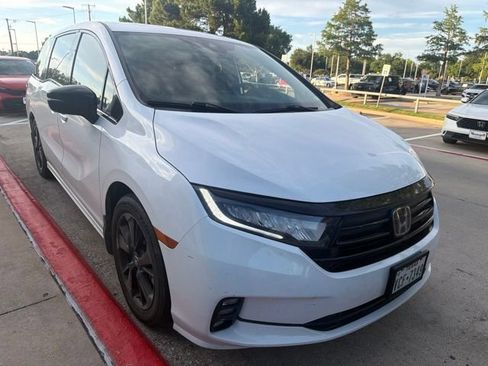 Used 2024 Honda Odyssey Sport image 3