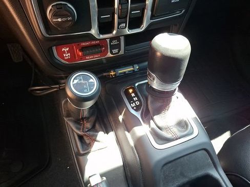 Used 2023 Jeep Wrangler Unlimited Rubicon w/ LED Lighting Group AWD/4WD image 14