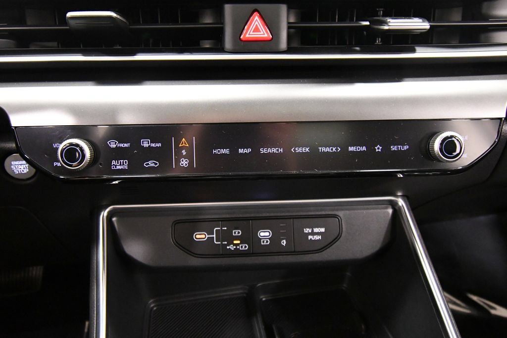 Certified 2026 Kia Carnival SX w/ SX Dark Edition Package FWD image 31