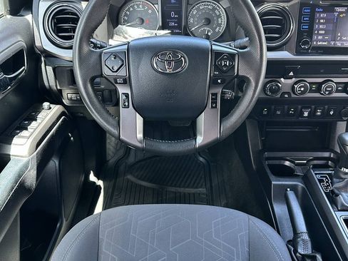 Used 2019 Toyota Tacoma TRD Off-Road w/ Technology Package AWD/4WD image 32