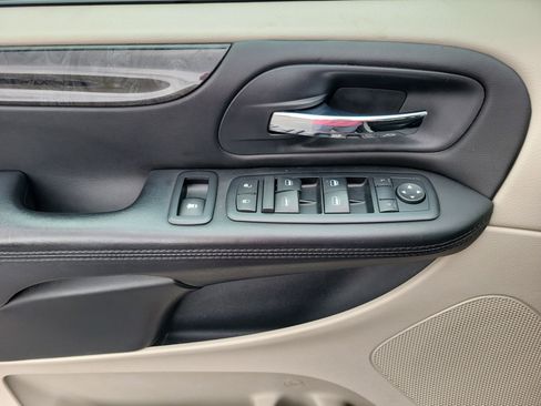 Used 2012 Dodge Grand Caravan SXT image 6