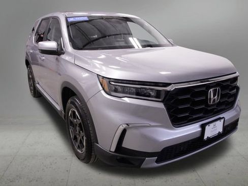Certified 2025 Honda Pilot EX-L image 9