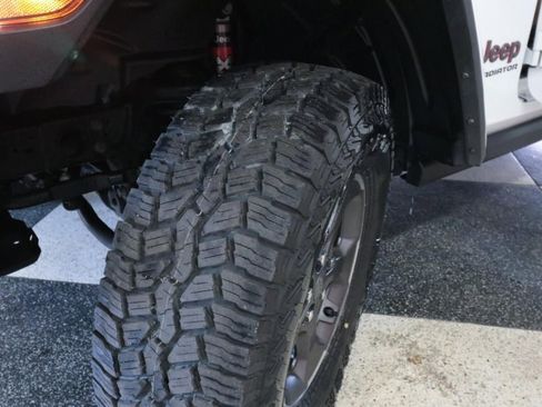 Used 2022 Jeep Gladiator Rubicon w/ Cold Weather Group AWD/4WD image 9