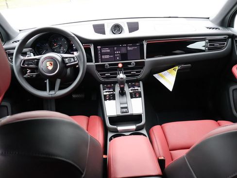 Certified 2026 Porsche Macan AWD/4WD image 19