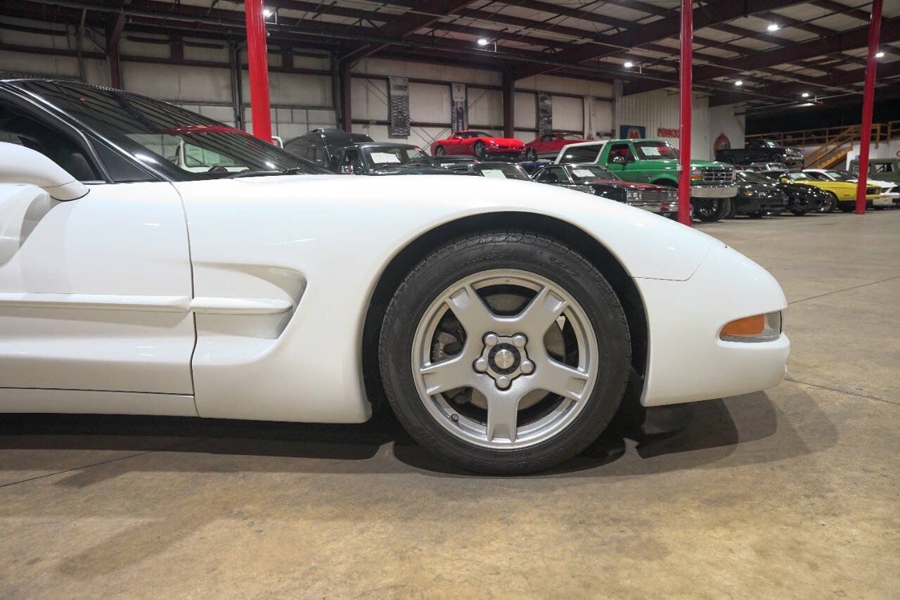 Used 1998 Chevrolet Corvette Coupe RWD image 11