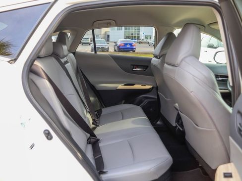 Used 2021 Toyota Venza XLE w/ Softex Package image 11