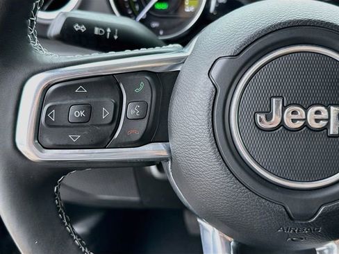Used 2022 Jeep Wrangler Unlimited Sahara w/ Cold Weather Group AWD/4WD image 38