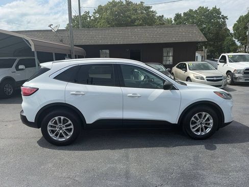 Used 2022 Ford Escape SE FWD image 3