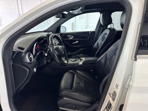 Used 2018 Mercedes-Benz GLC 300 4MATIC image 9