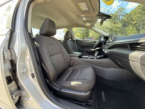 Used 2024 Nissan Altima 2.5 SV image 10