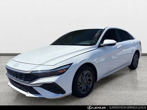 Used 2024 Hyundai Elantra SEL FWD image 5
