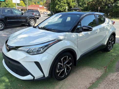 Used 2020 Toyota C-HR XLE FWD image 3