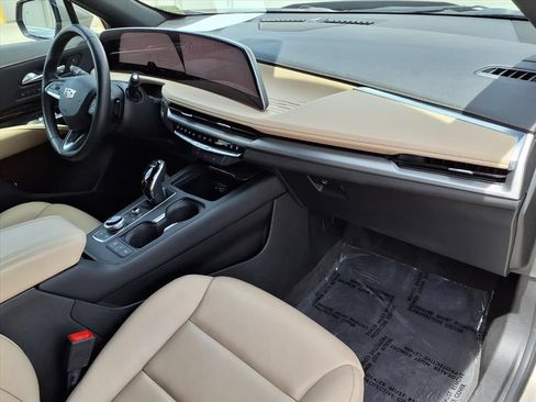 Certified 2025 Cadillac XT4 Premium Luxury FWD image 8
