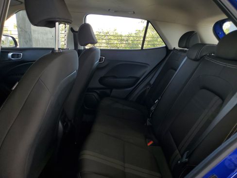 Used 2024 Hyundai Venue SEL FWD image 7
