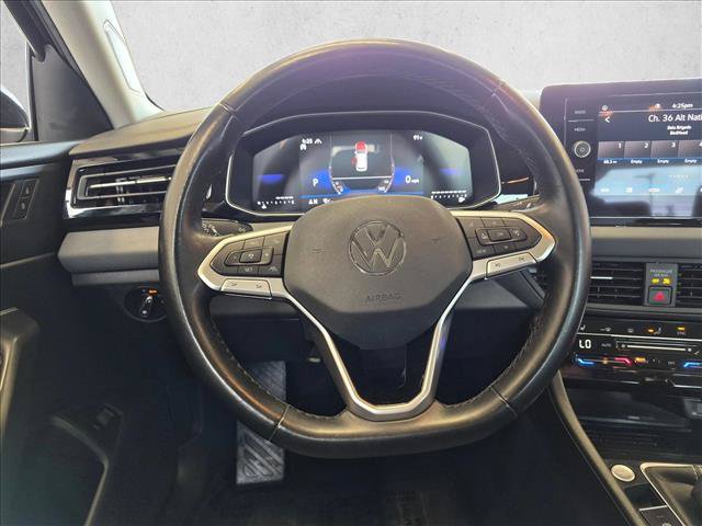 Used 2025 Volkswagen Jetta SE FWD image 13