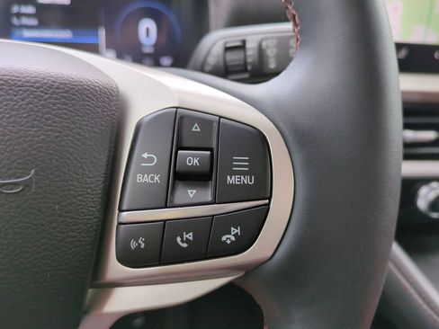 Used 2025 Ford Explorer Active w/ Active Comfort Package RWD image 25