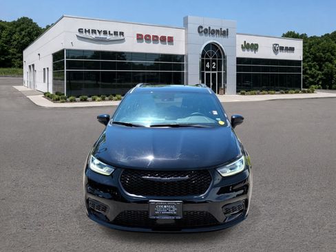 Used 2025 Chrysler Pacifica Limited FWD image 9