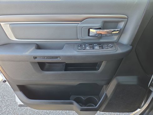 Used 2024 RAM 1500 Classic SLT image 9