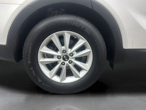 Used 2020 Kia Sorento LX w/ LX I4 Convenience Package FWD image 32