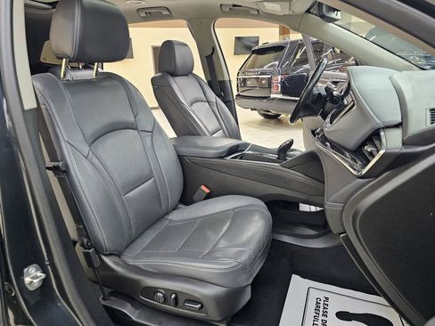 Used 2018 Buick Enclave Premium w/ Experience Buick Package FWD image 20