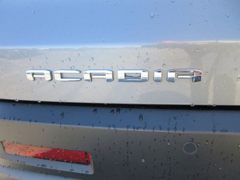 Used 2021 GMC Acadia AT4 w/ Technology Package image 9