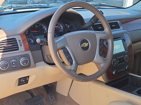 Used 2013 Chevrolet Silverado 1500 LTZ w/ LTZ White Diamond Edition AWD/4WD image 10