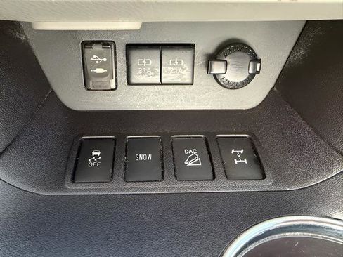 Used 2018 Toyota Highlander XLE AWD/4WD image 20