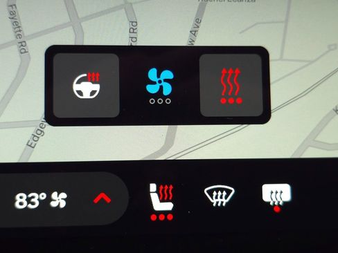 Used 2024 Rivian R1S Adventure image 39