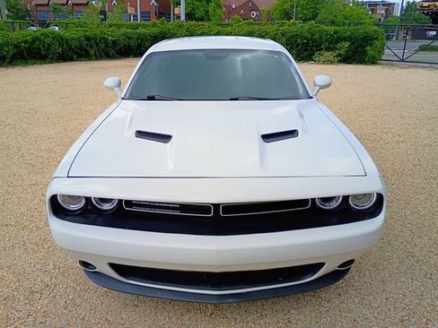 Used 2017 Dodge Challenger SXT RWD image 17
