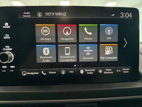 Used 2025 Honda Pilot Touring image 17