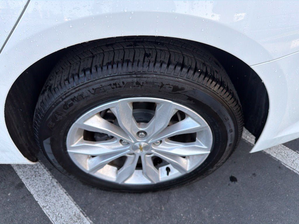 Used 2024 Chevrolet Malibu LT FWD image 17